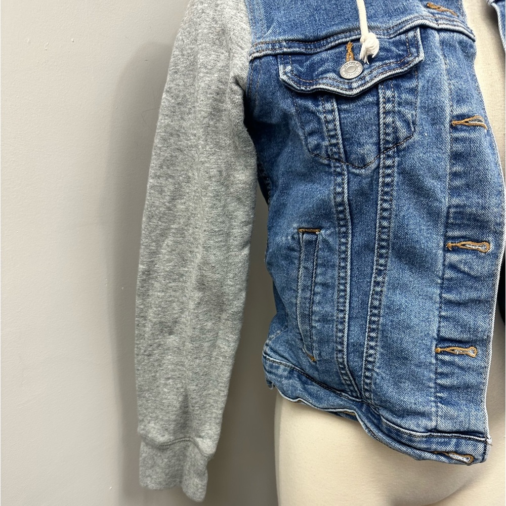Levi’s Denim Jacket - Picture 2 of 12